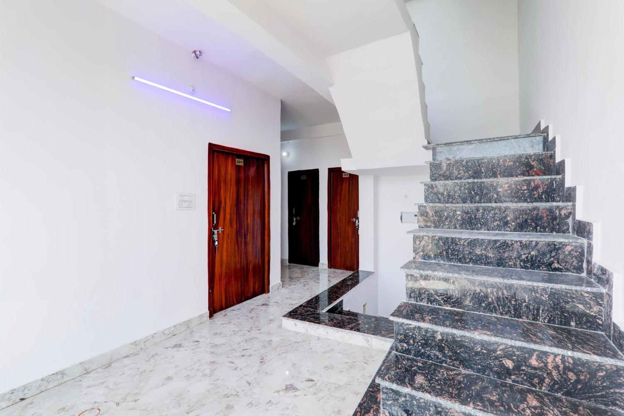 Hotel O Rn Chinhat Bagian luar foto